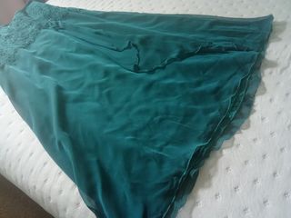 Vestido de fiesta y tocado