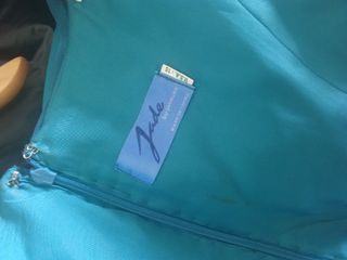 Vestido de fiesta y tocado