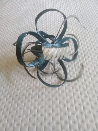 Vestido de fiesta y tocado