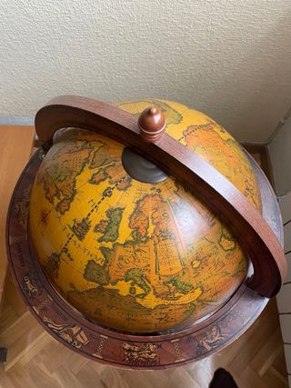 Mueble bola del mundo