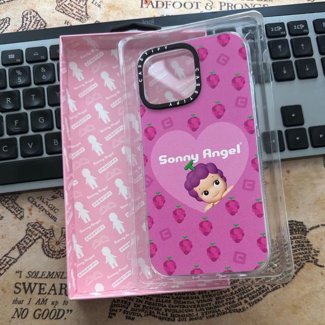 Funda iPhone 16 Pro Max Sonny Angel