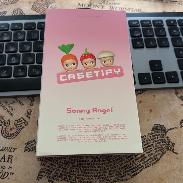 Funda iPhone 16 Pro Max Sonny Angel