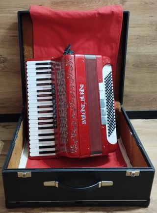 Acordeón BALLONE BURINI.