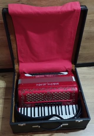 Acordeón BALLONE BURINI.
