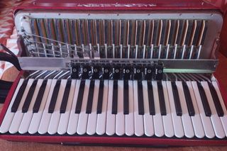 Acordeón BALLONE BURINI.