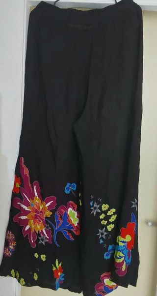 Pantalón desigual negro