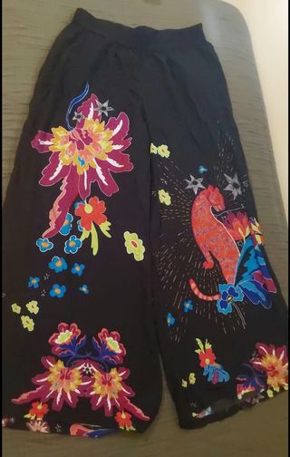 Pantalón desigual negro
