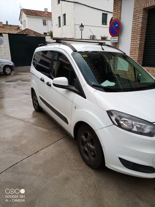 Ford E-Tourneo Courier 2015