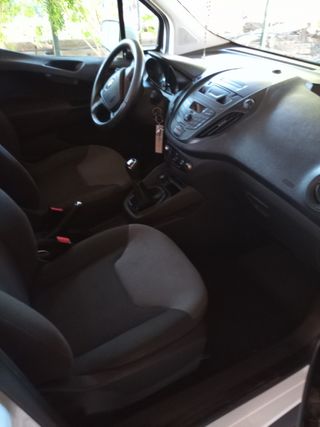 Ford E-Tourneo Courier 2015