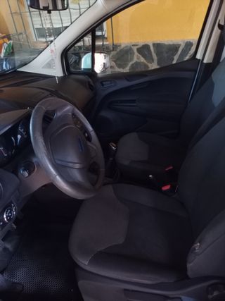 Ford E-Tourneo Courier 2015