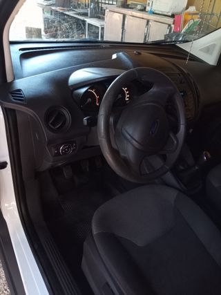 Ford E-Tourneo Courier 2015