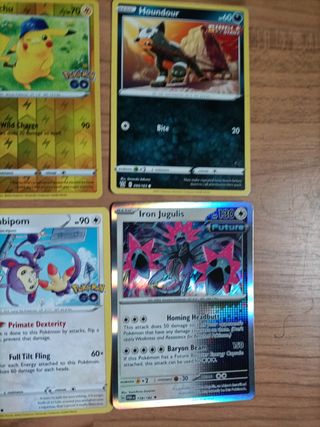 10 cartas Pokémon auténticas en inglés.