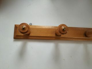 Percha de madera con 4 colgadores