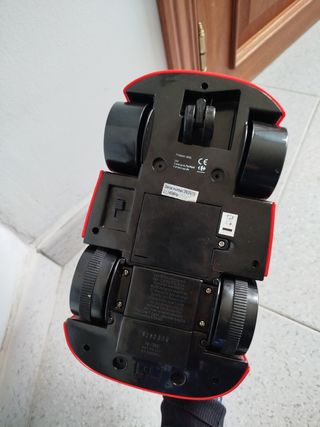 Coche de juguete rojo