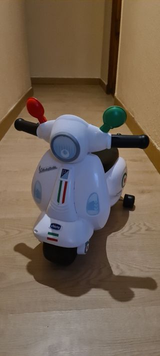 Correpasillos moto vespa