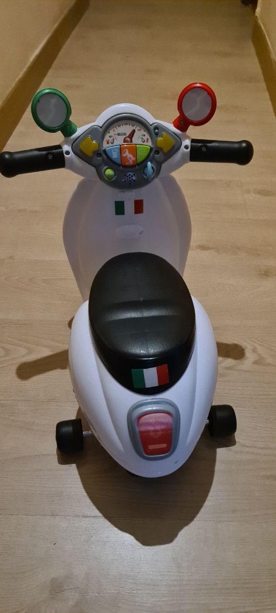 Correpasillos moto vespa