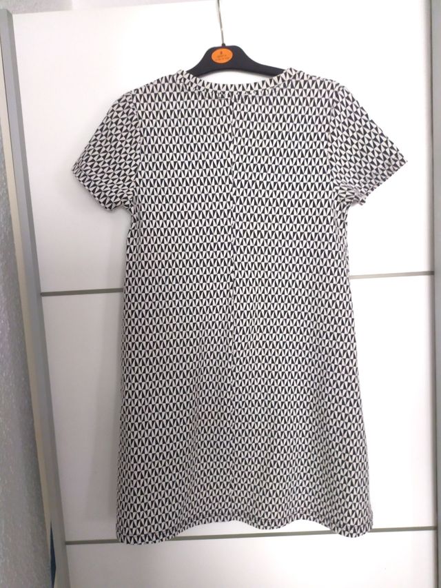 Vestido Zara de patrones geométricos.