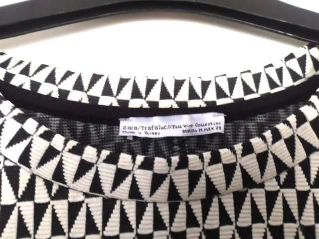 Vestido Zara de patrones geométricos.