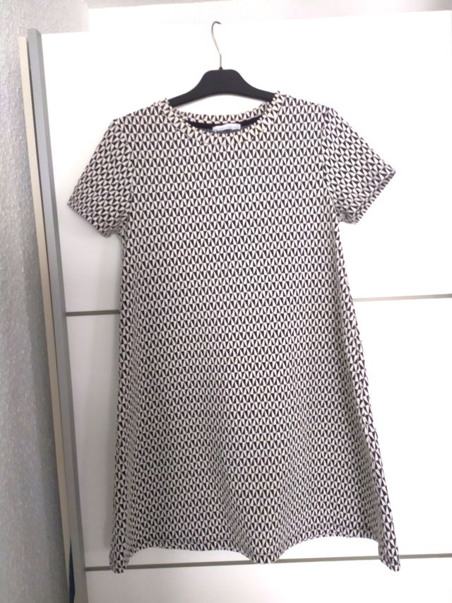 Vestido Zara de patrones geométricos.