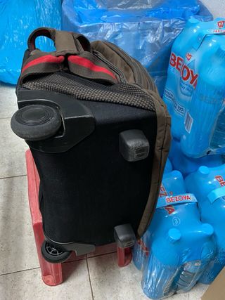 Maleta pequeña de mano con ruedas