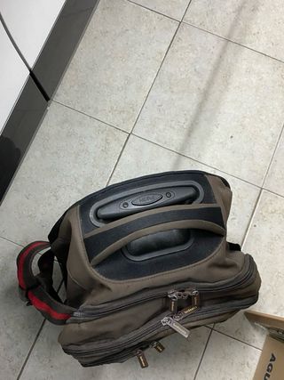 Maleta pequeña de mano con ruedas