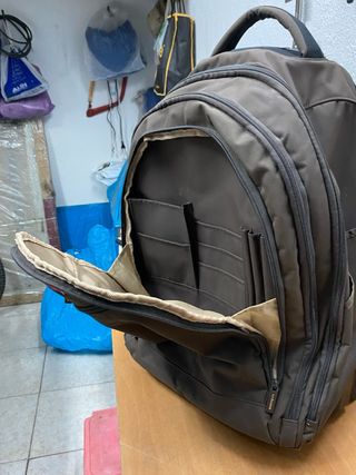 Maleta pequeña de mano con ruedas