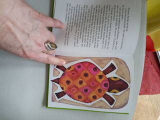 Julie en el campo de fútbol (Gaviota junior) (Spanish Edition)