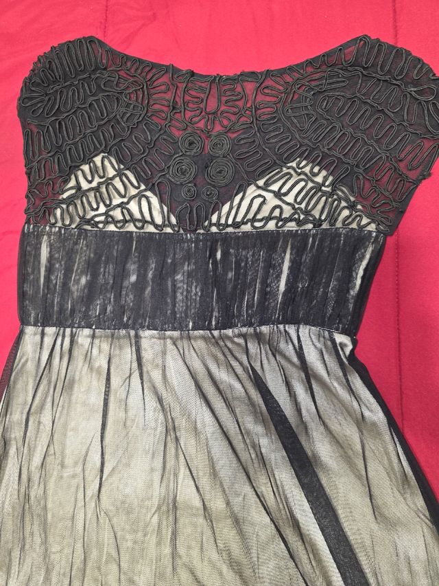 Vestido de fiesta de encaje con tiramtes