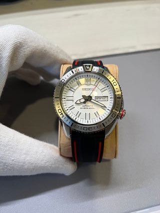 Reloj automático Seiko SKZ323J1 "Stargate" blanco