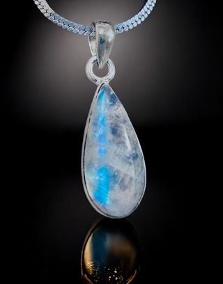 Colgante con piedra Luna en plata 925