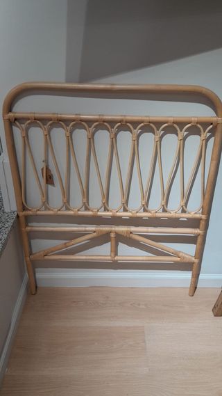 Cabecero de ratán de Kave Home (cama 90).