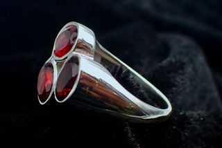 Anillo de plata 925 con piedras Vogesitas