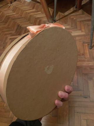 Scatola in csrtone con fioti secchi