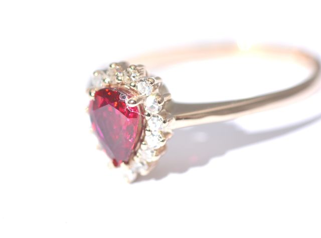 Anello Oro giallo18kt rubino e diamanti