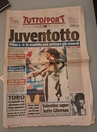 Giornale datato tuttosport juventus