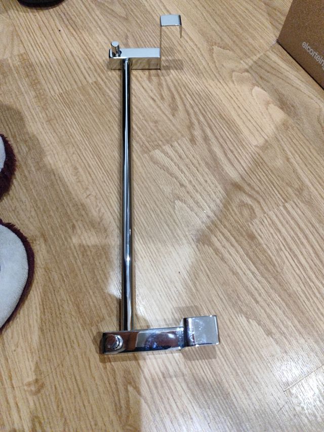 Toallero con 2 perchas sin taladros