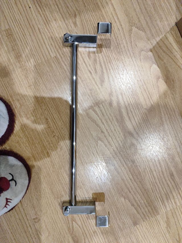 Toallero con 2 perchas sin taladros