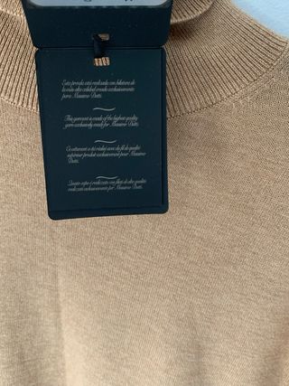 Jersey cuello alto beige de lana y seda