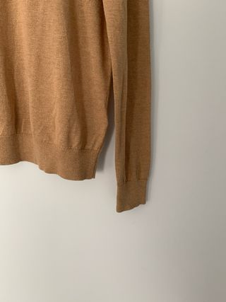 Jersey cuello alto beige de lana y seda