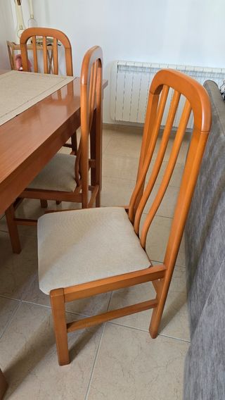 Mesa de comedor , más mueble auxiliar