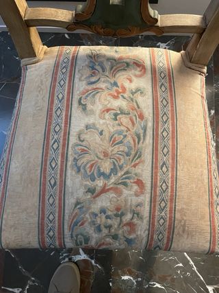 Silla de madera maciza confeccionada a mano