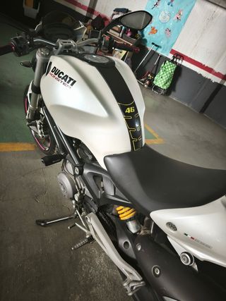 DUCATI MONSTER 696