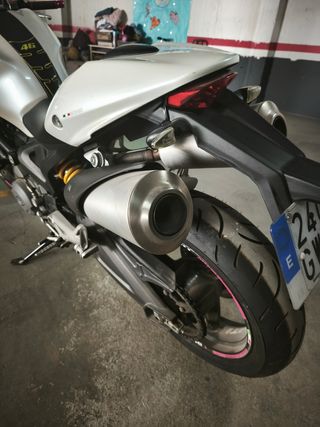 DUCATI MONSTER 696