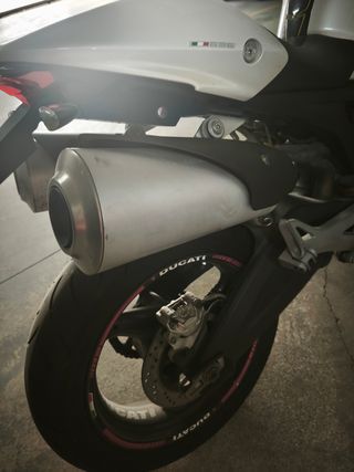 DUCATI MONSTER 696