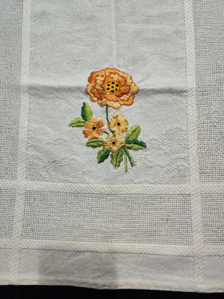 Pano decorativo com lindo bordado