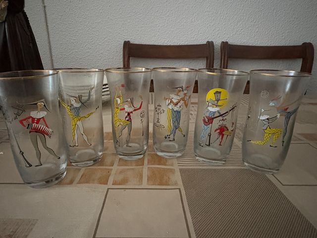 juego de vasos con dibujos años 60