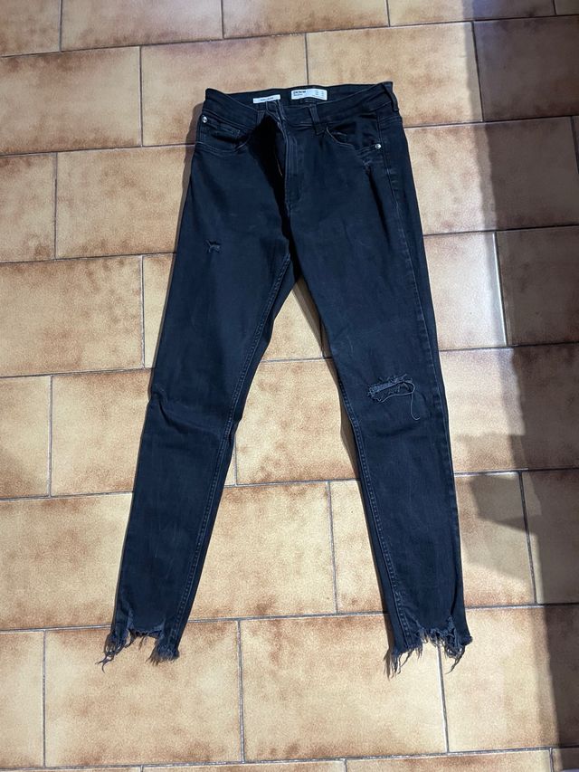 Jeans skinny neri Bershka strappati  Taglia 40