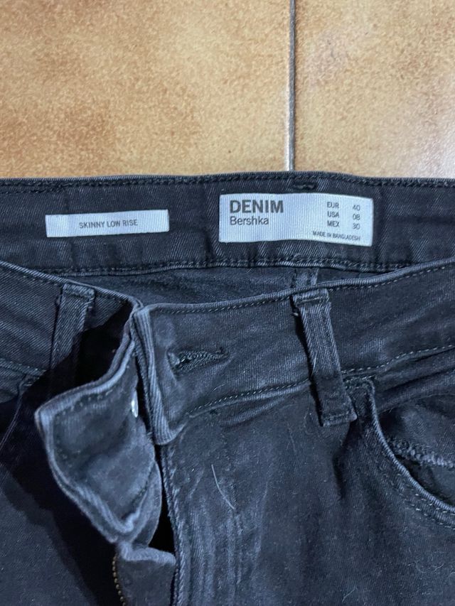 Jeans skinny neri Bershka strappati  Taglia 40
