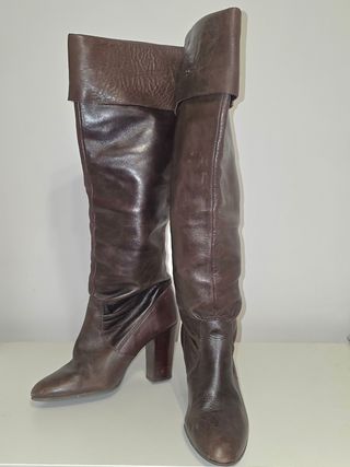 Zapatos con cordones y tacón de mujer