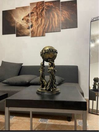 Estatua scarface the world is yours